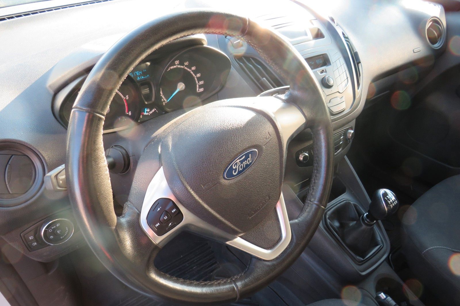 Fahrzeugabbildung Ford Transit Courier KASTEN KLIMA FLÜGEL 1.HD