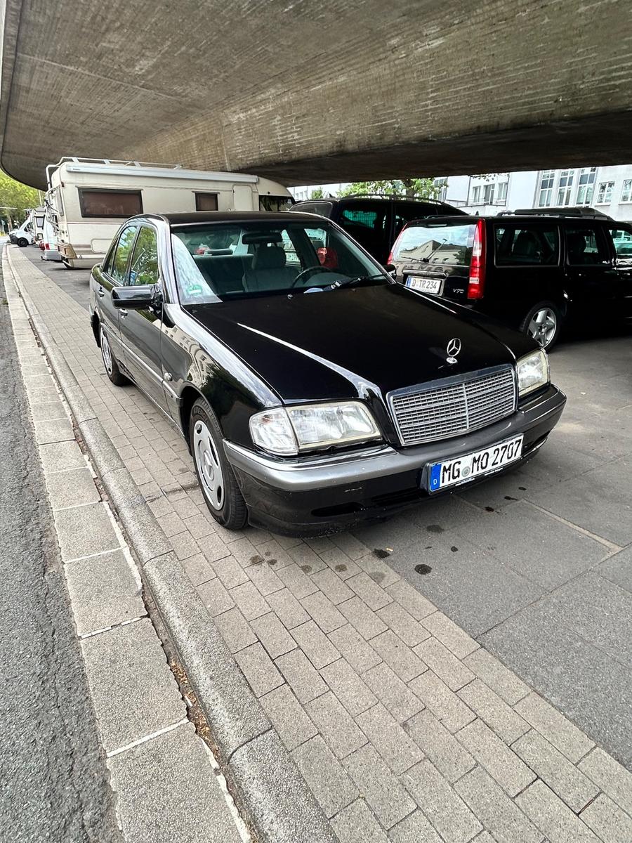 Mercedes-Benz C 180