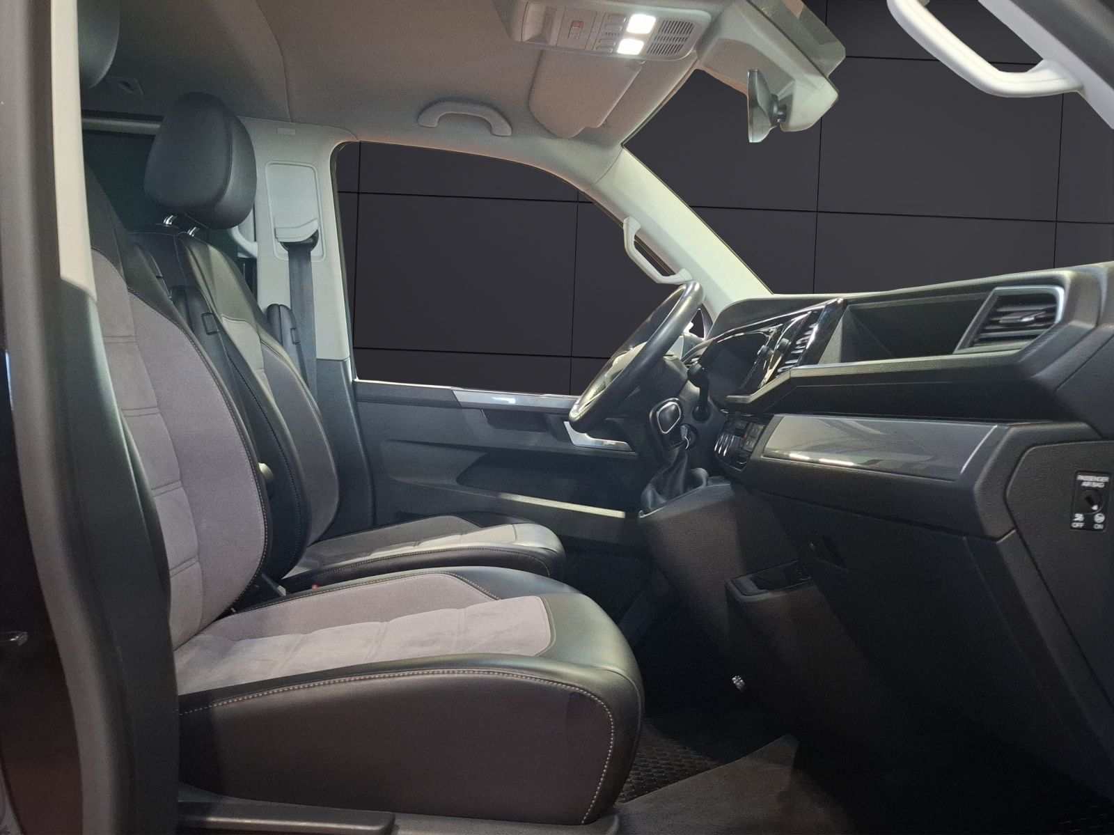Fahrzeugabbildung Volkswagen T6 Multivan T6.1 TDI Generation-Six DSG LED AHK