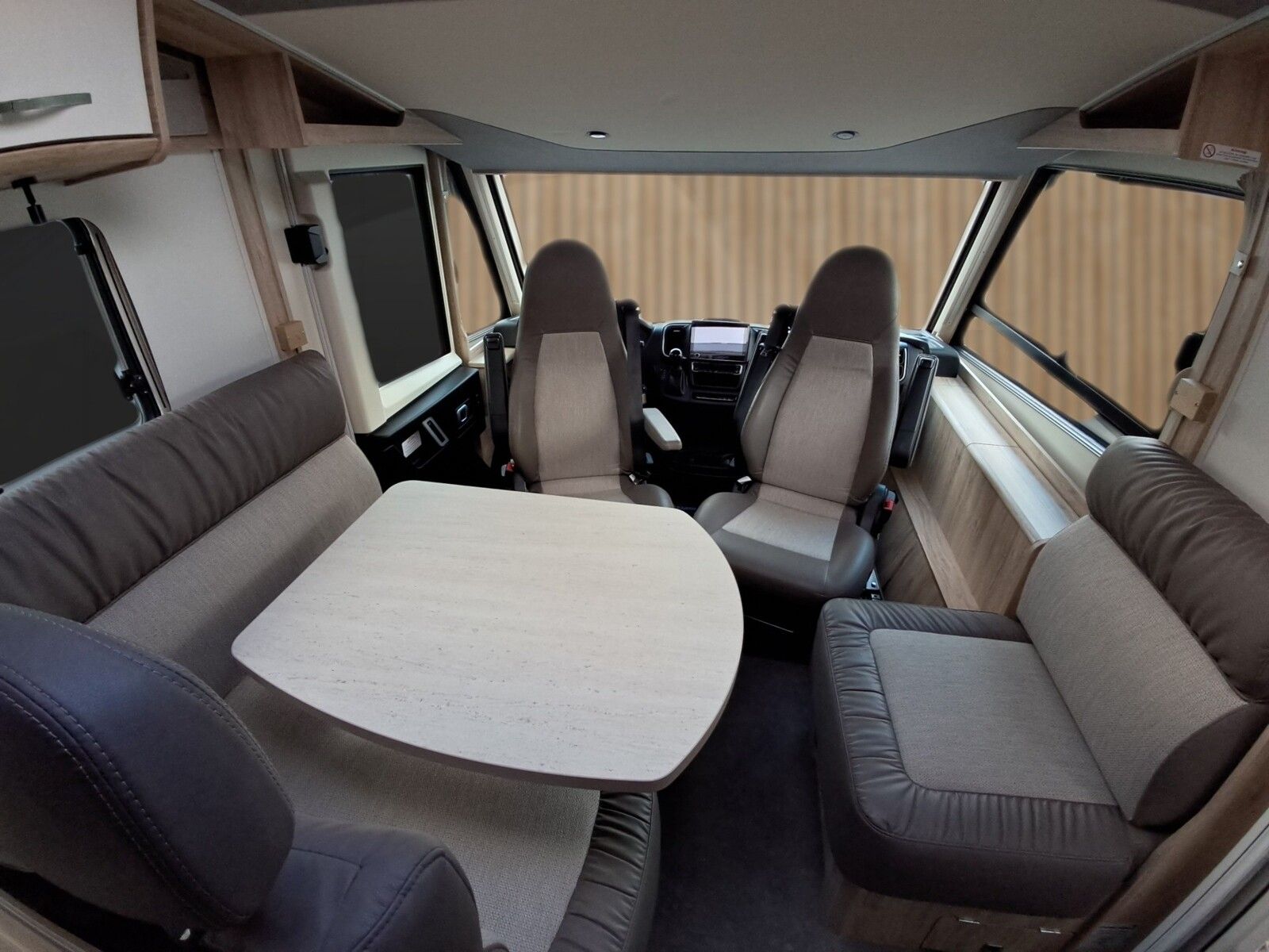 Fahrzeugabbildung Eura Mobil Integra Line IL 720 EB Mondial-Plus-Paket