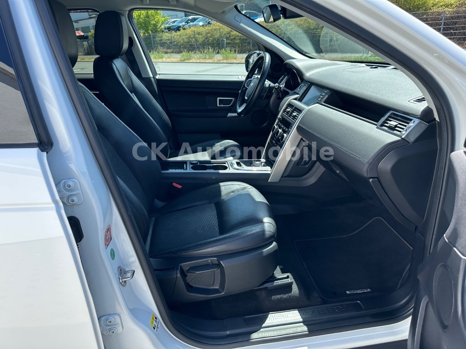 Fahrzeugabbildung Land Rover Discovery Sport 2.0 TD4 SE AWD/Navi/Bi-Xenon/Kam