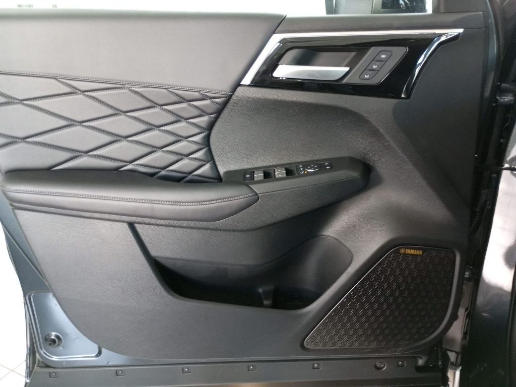 Fahrzeugabbildung Mitsubishi Outlander Diamant TOP ´´Black´´ PHEV Luxury-Pake