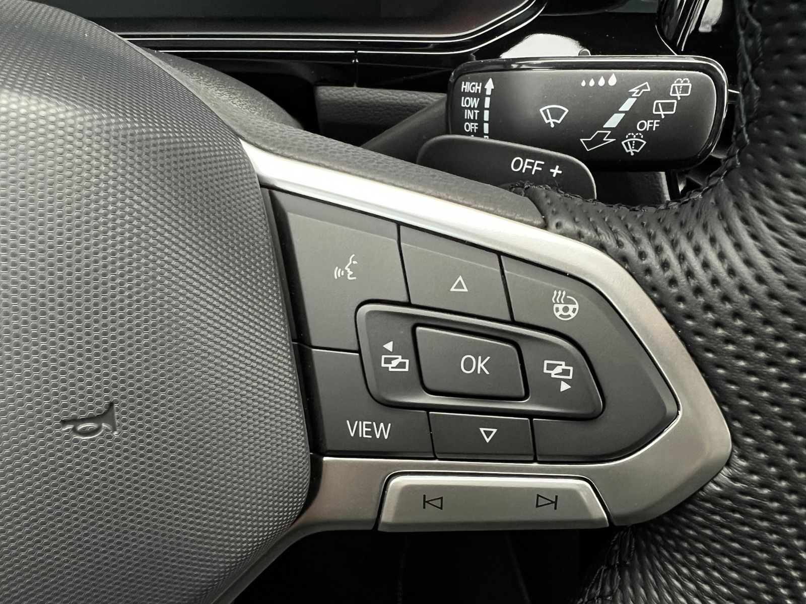 Fahrzeugabbildung Volkswagen T-Roc R-Line 1.5 TSI DSG *Black Style, AHK, Pano