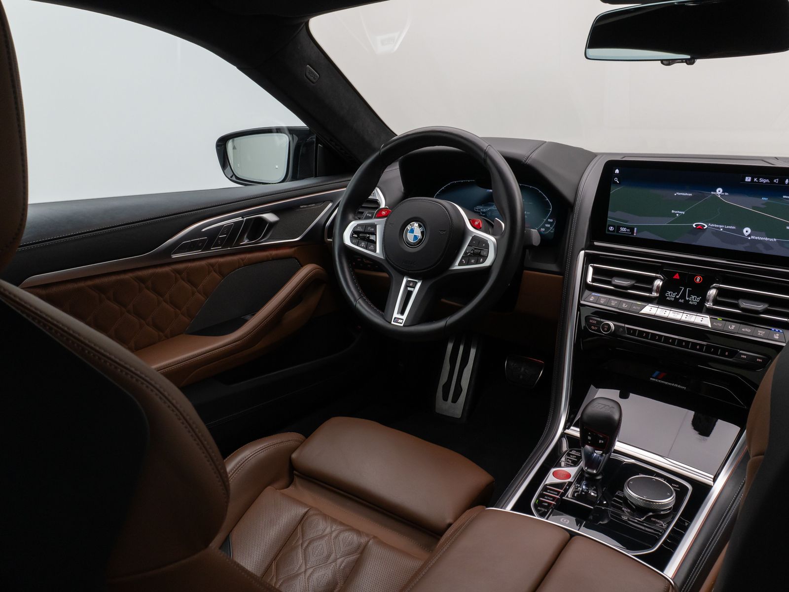 Fahrzeugabbildung BMW M8 Competition xD Coupé 360°Laser SoftCl DispKey