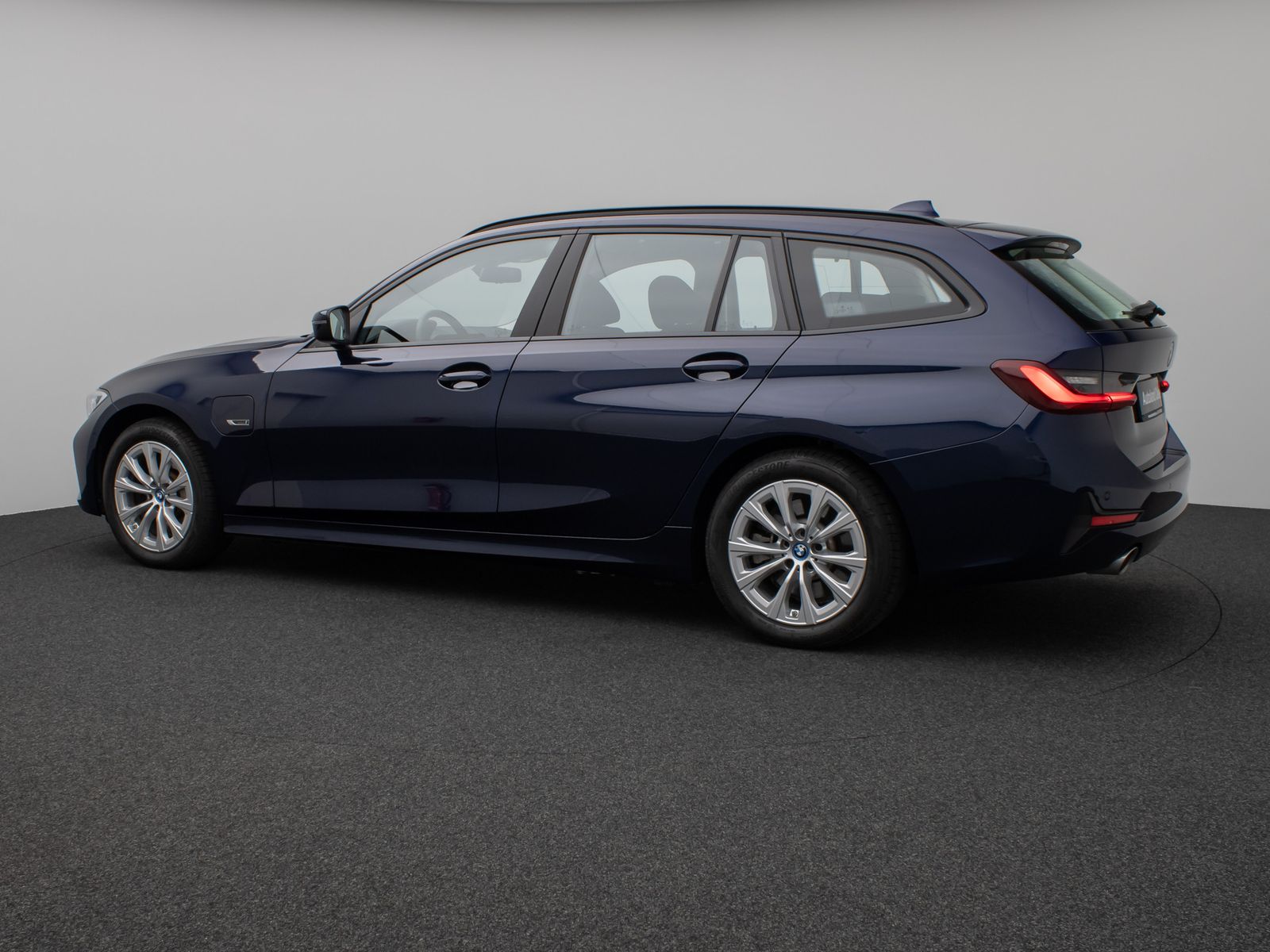 Fahrzeugabbildung BMW 330e Laser HUD DAB PDC Stop&Go Komfort Alarm