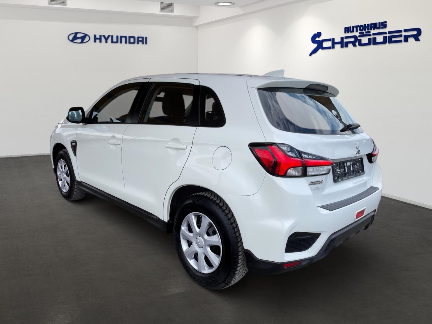 Fahrzeugabbildung Mitsubishi ASX 2.0 2WD Allwetterreifen LED Scheinwerfer Tem