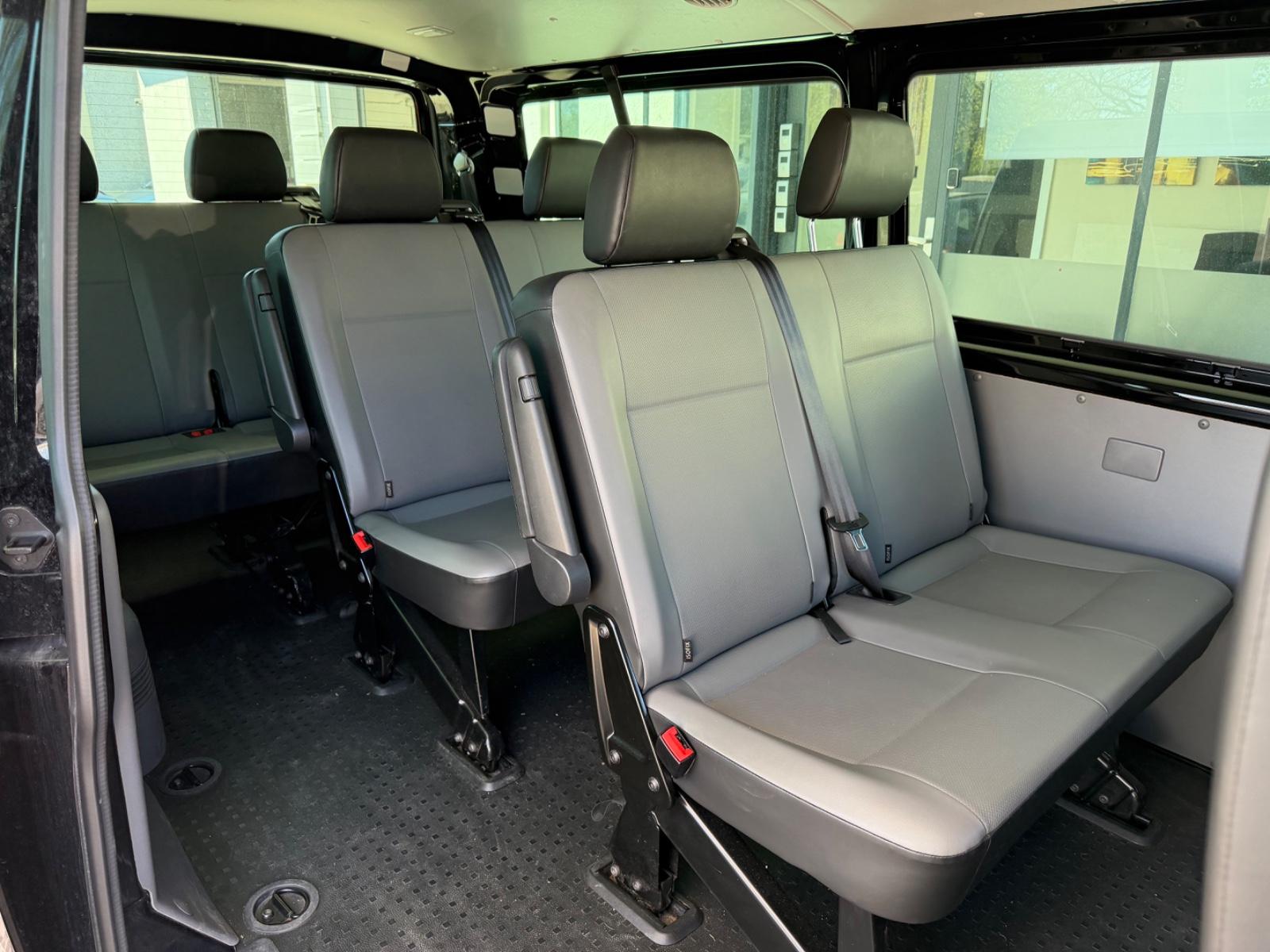 Volkswagen T6  9Sitzer