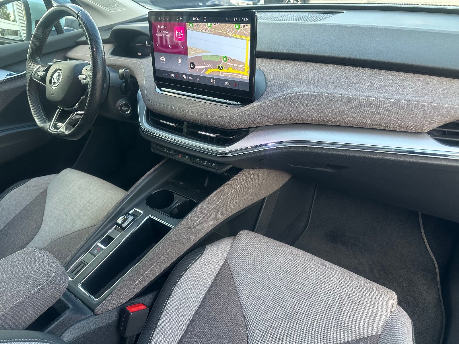 Fahrzeugabbildung SKODA ENYAQ 80 LODGE*1.HAND+AHK+204PS*