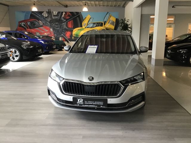 SKODA Octavia Combi Style2,0TDI LED Navi ACC Head-UP