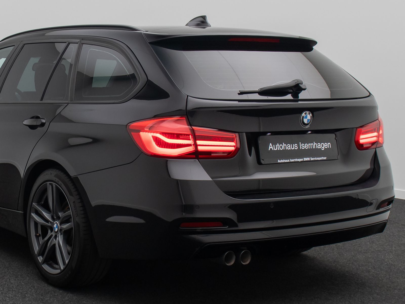 Fahrzeugabbildung BMW 320d GeschwindigReg PDC Panorama LED Sportsitz