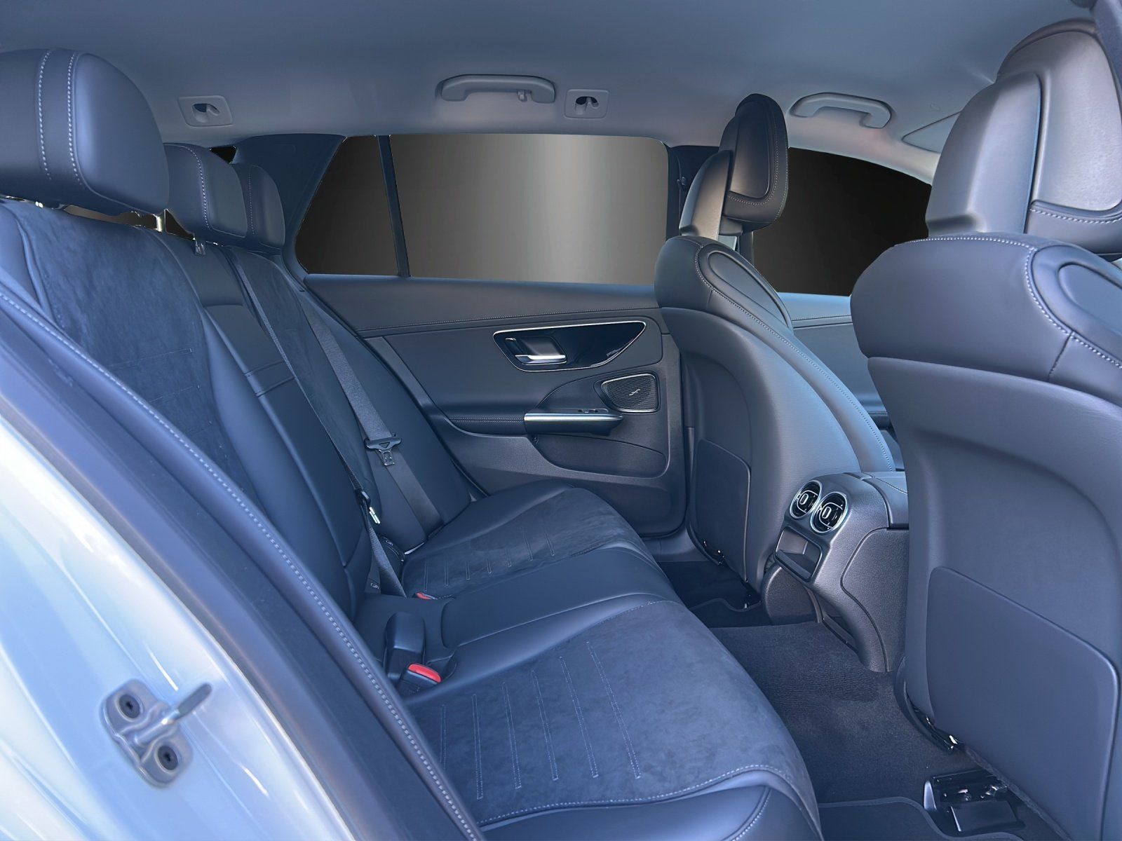 Fahrzeugabbildung Mercedes-Benz C 220 d 4M T AMG 360° AHK DigLight Keyless