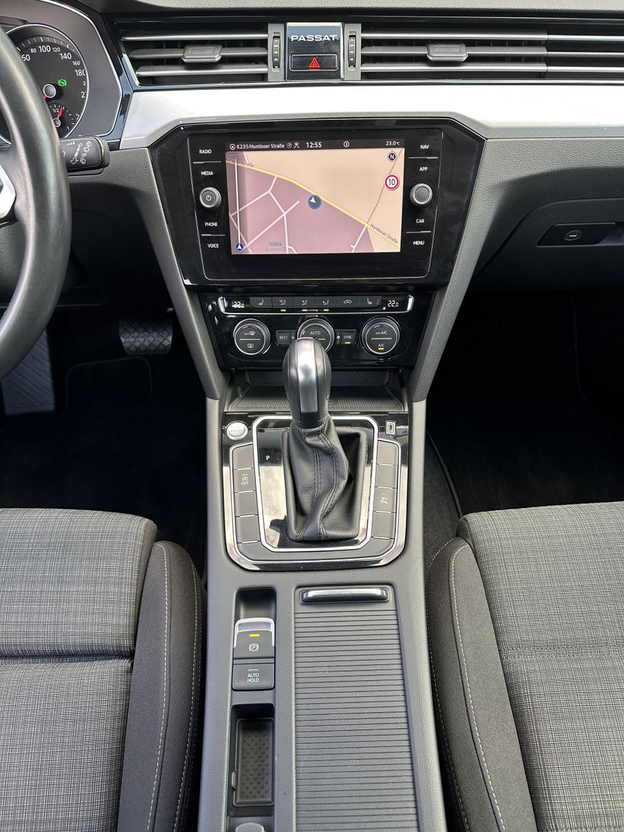 Fahrzeugabbildung Volkswagen Passat Variant 2.0 TDI DSG Business NAV+LED+ACC