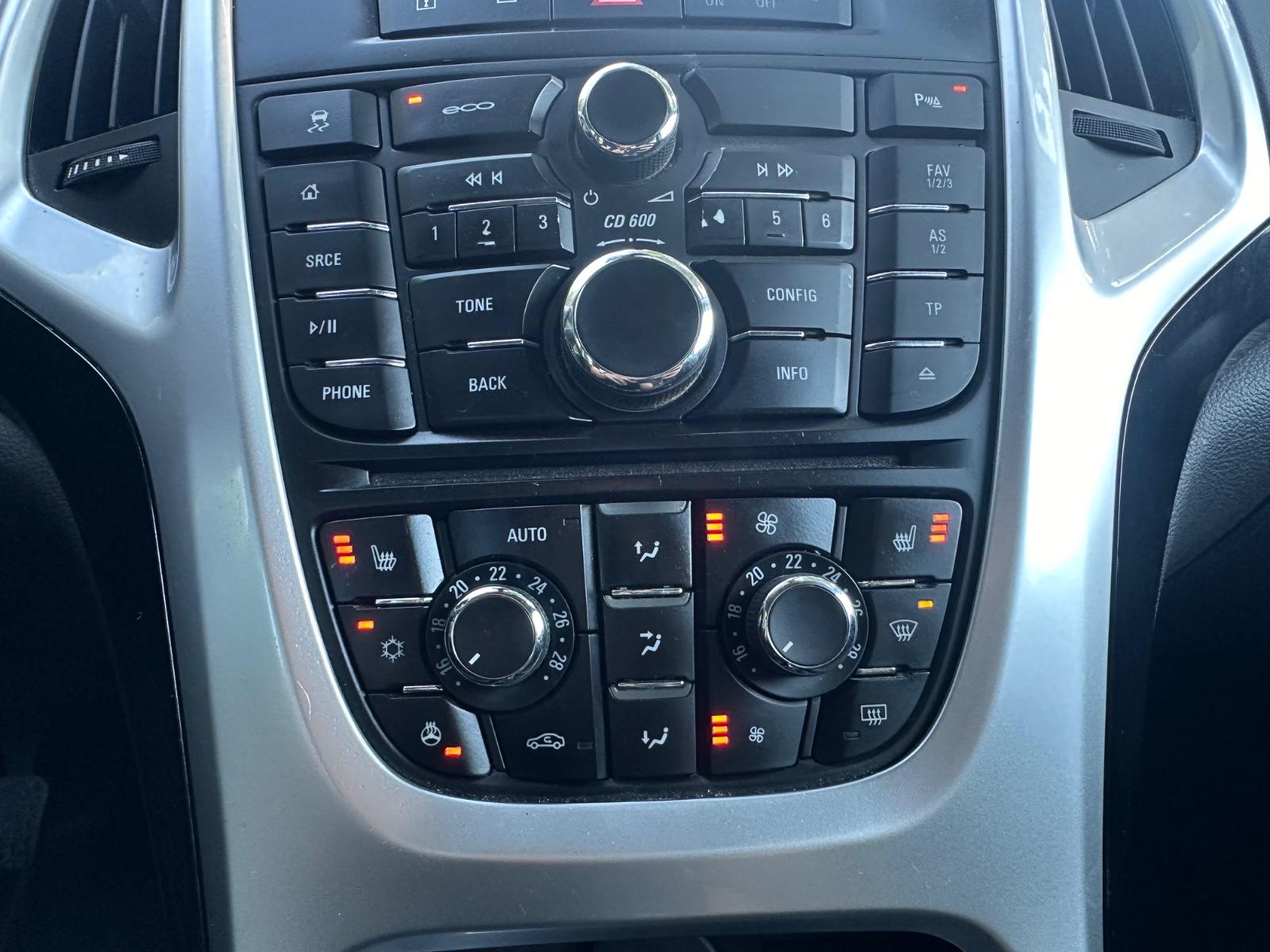 Opel Astra 2015 — photo 26