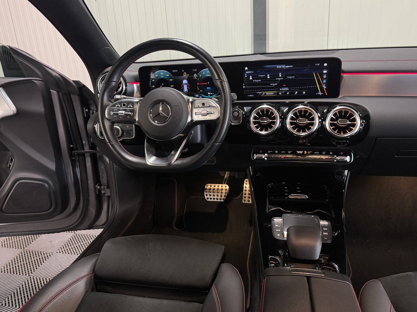 Mercedes-Benz CLA 250 Shooting Brake e AMG Line | Night Pack | imagem 3