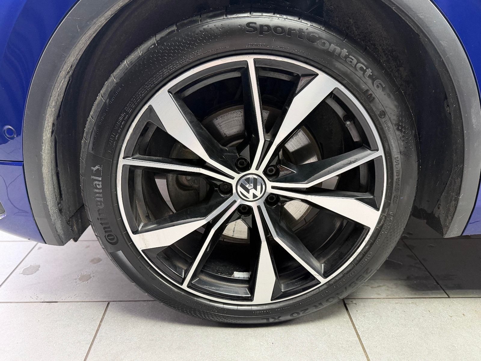 Fahrzeugabbildung Volkswagen Volkswagen Tiguan R-Line 4Motion|MATRIX|PANO|AHK