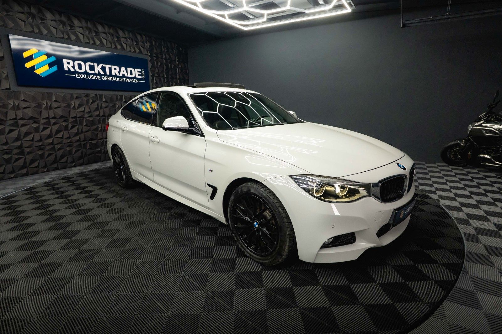 Fahrzeugabbildung BMW 330d Gran Turismo xDrive M Sport *ACC*Pano*LED*