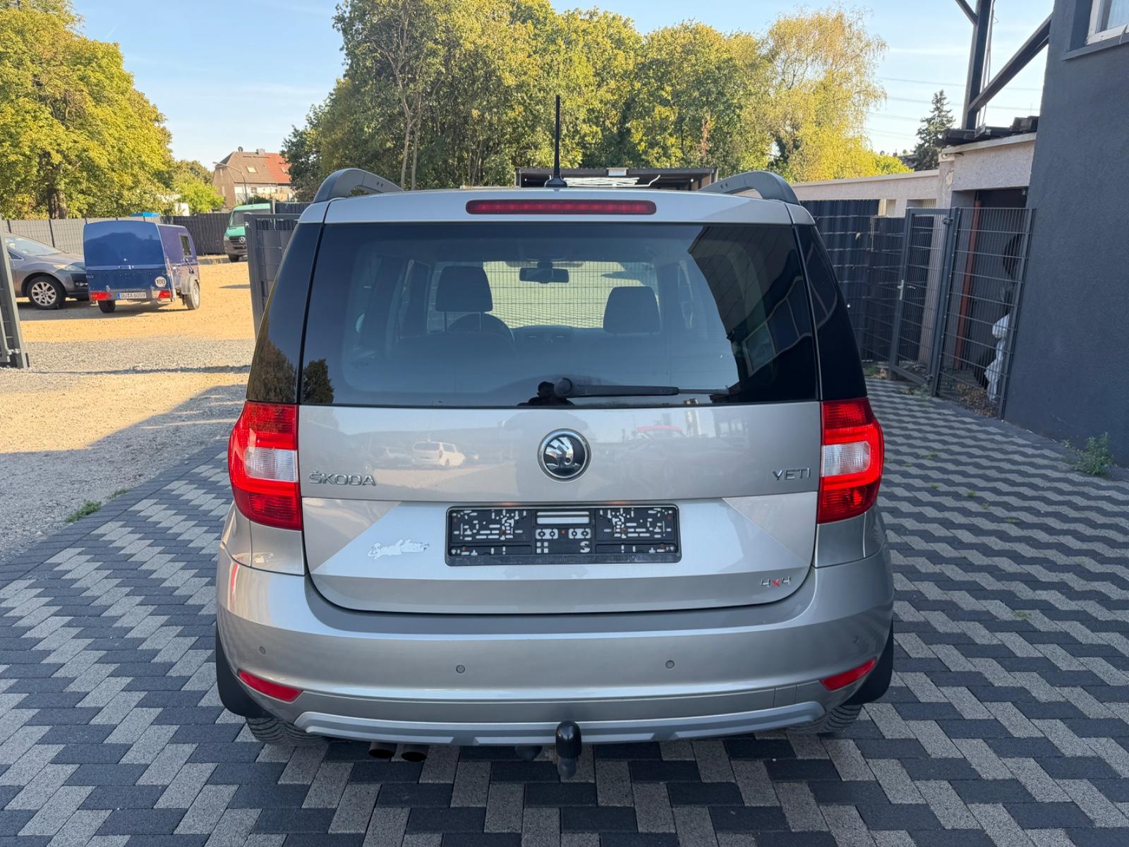 SKODA Yeti 2.0 TDI 140ch - ELEGANCE - 4X4 - GPS - ATTELAGE - BVM - VOLANT EN CUIR