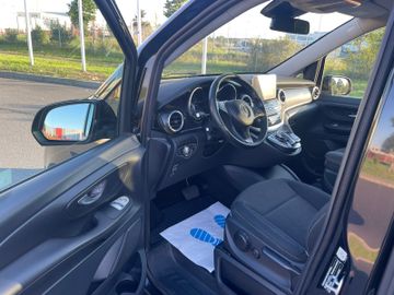 Mercedes V 220 - 6