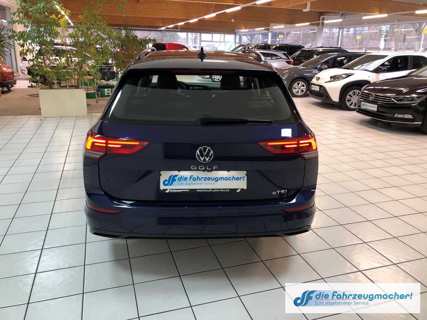 Fahrzeugabbildung Volkswagen Golf VIII Variant Life eTSI 1.5 Mildhybrid EU6d