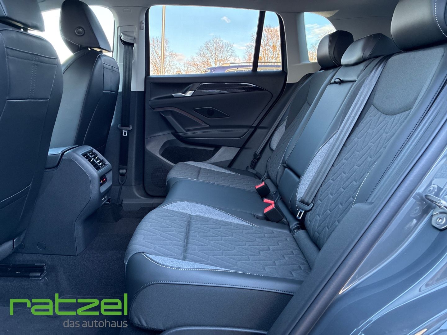 Fahrzeugabbildung Volkswagen Tiguan ENERGY 2.0 TDI DSG IQ-Light+AHK+Allwetter