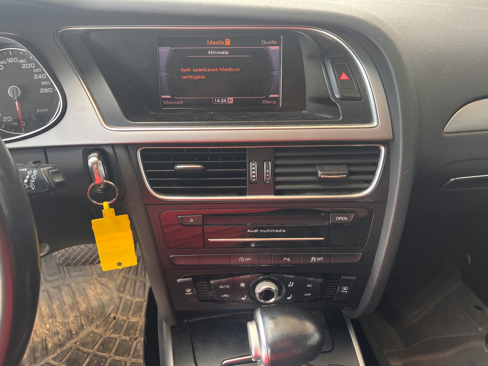 Fahrzeugabbildung Audi A4 Avant Attraction