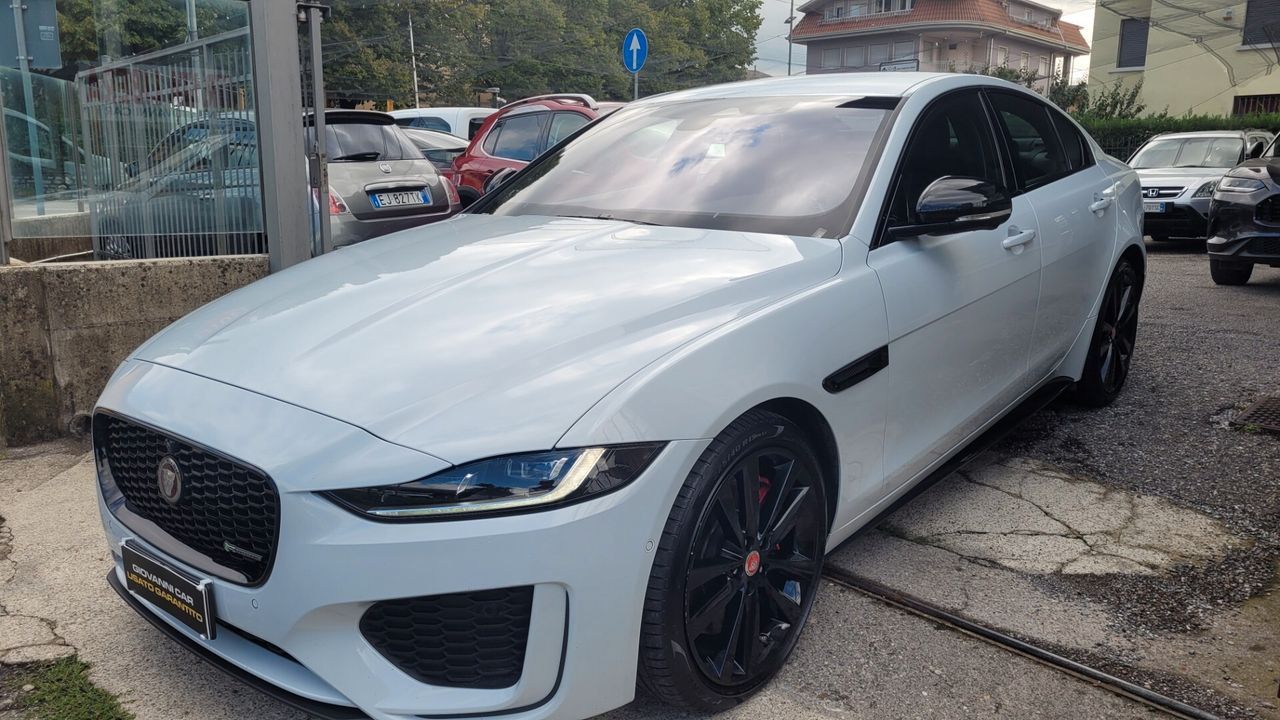 Jaguar XE 2.0 D 204 CV AWD 4X4 Dynamic Black imagem 2