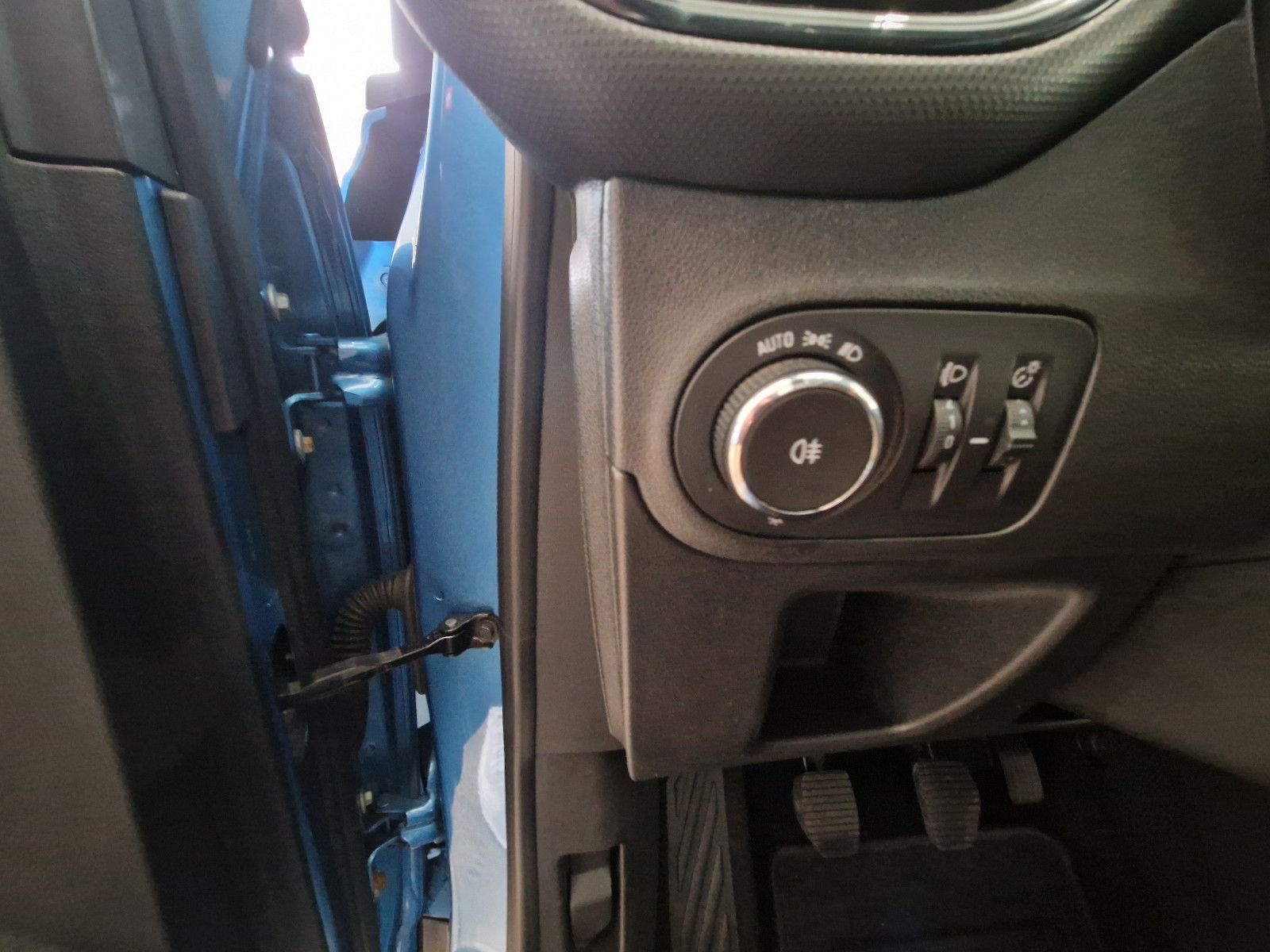 Fahrzeug 12 Fahrzeugabbildung Opel Crossland (X)