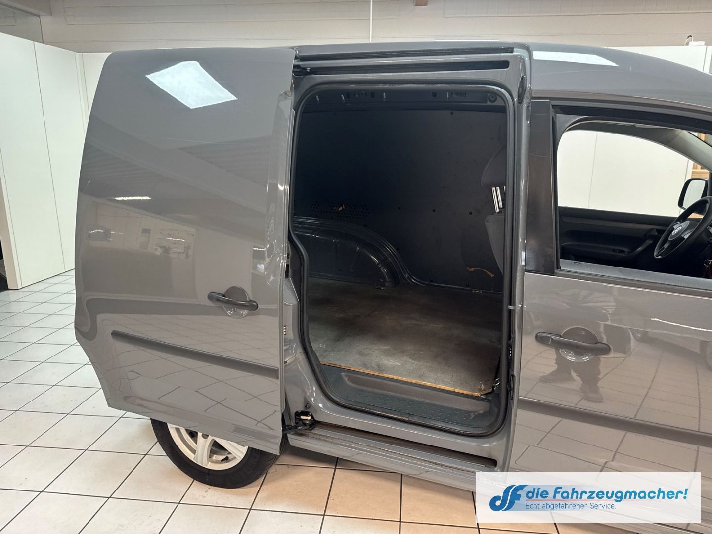 Fahrzeugabbildung Volkswagen Caddy Kasten EcoProfi AHK PDC Klima *EXPORT