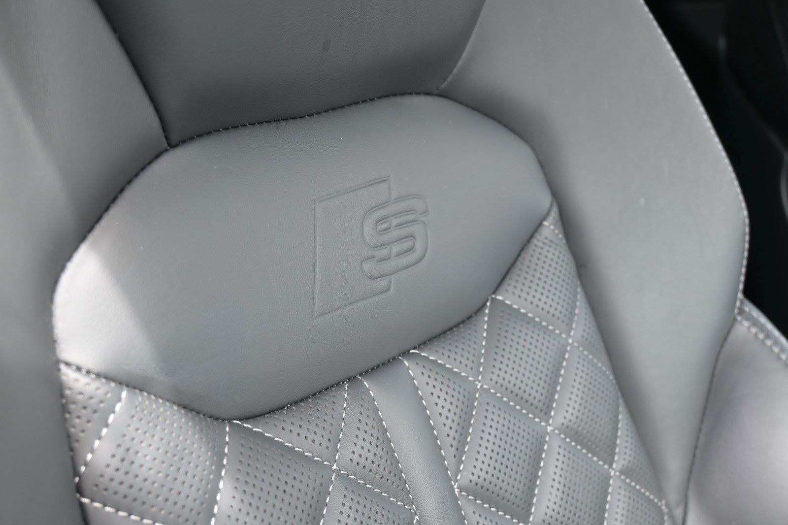 Fahrzeugabbildung Audi SQ7**Mietkauf** TDI*MASS*LUFT*360°*PANO