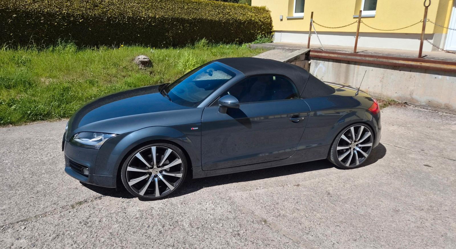 Audi TT Roadster 2.0 TFSI S tronic quattro -