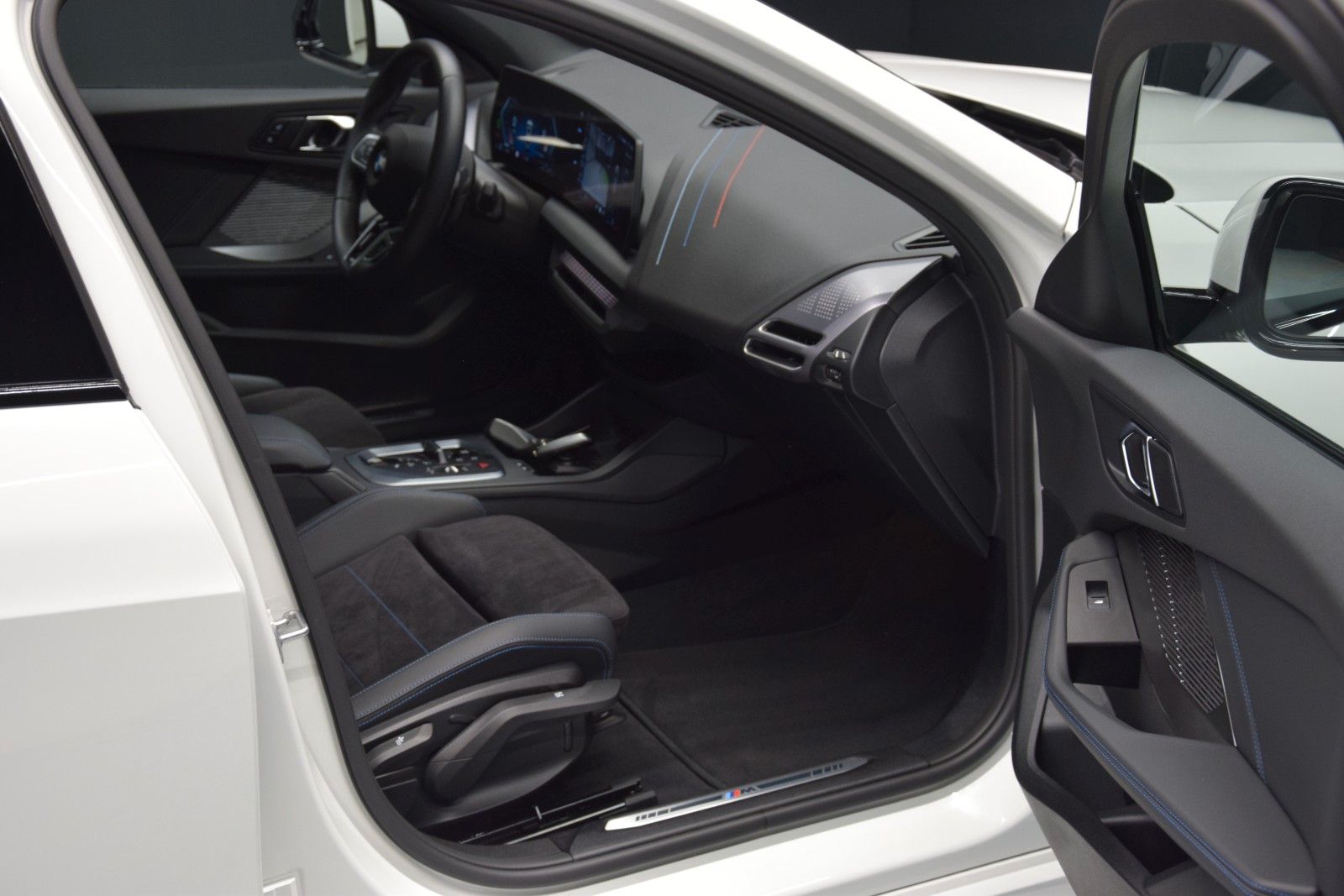 Fahrzeugabbildung BMW 118 d M Sport Pano Ambiente LED Kamera Alcantara