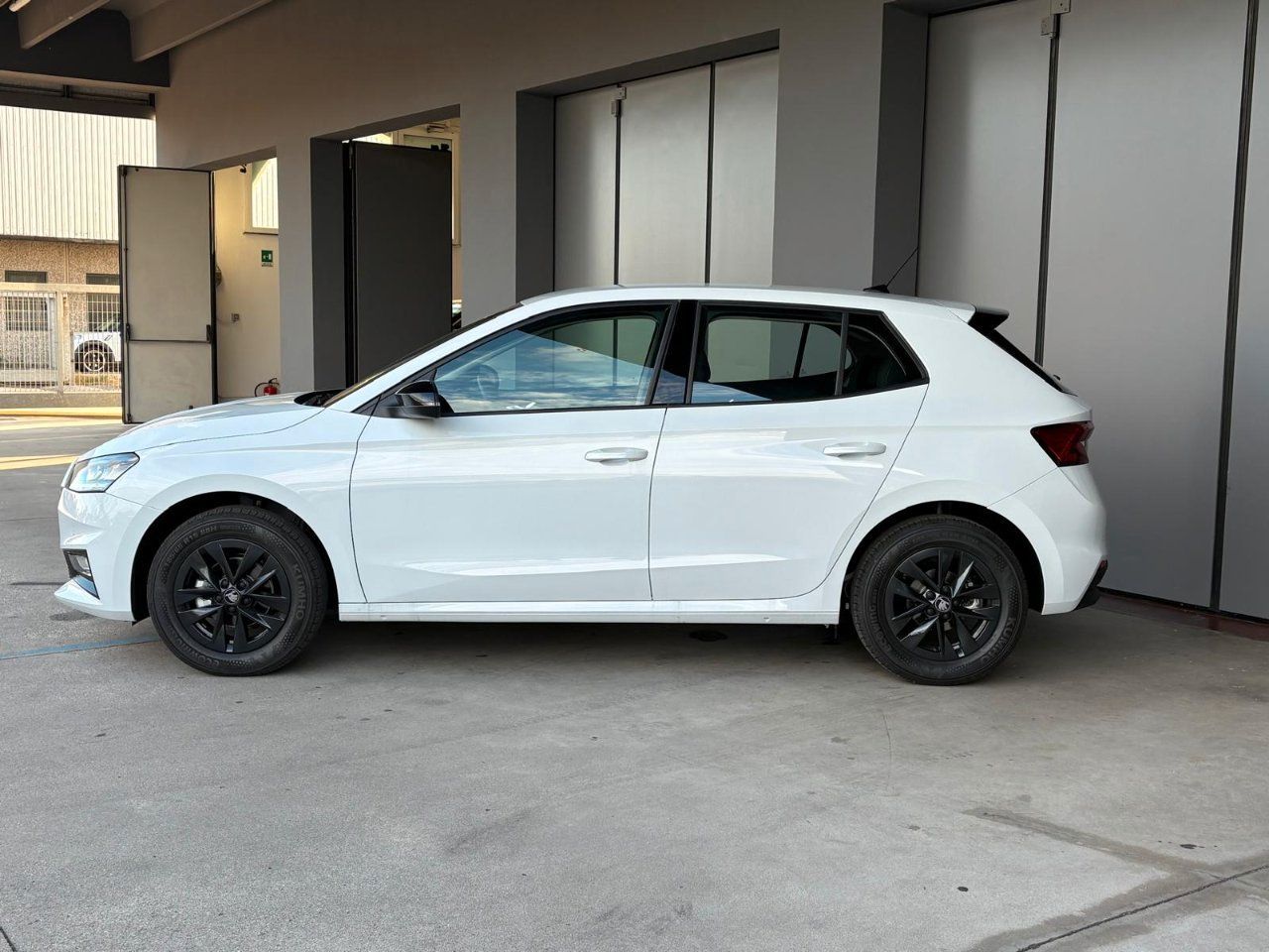 Skoda Fabia 1.0 mpi Young Edition 80cv imagem 3
