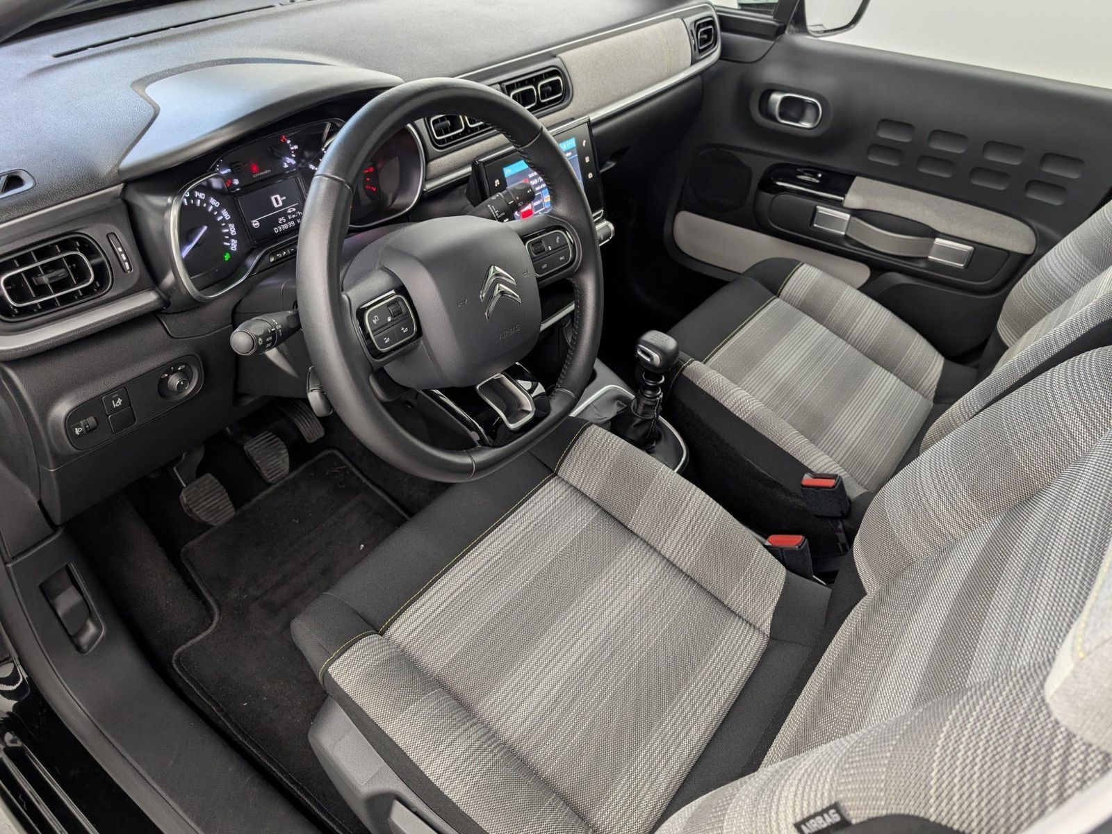 CITROEN C3  1.2 PureTech Shine Navi Pano NUR GEWERBE – Bild 36