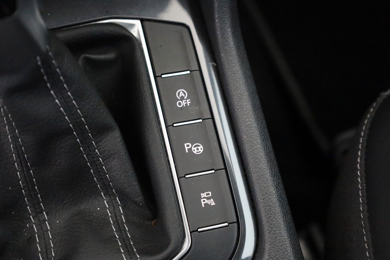 Fahrzeugabbildung Volkswagen Tiguan Allspace R-Line 4M Navi,HUD,Panorama,ACC