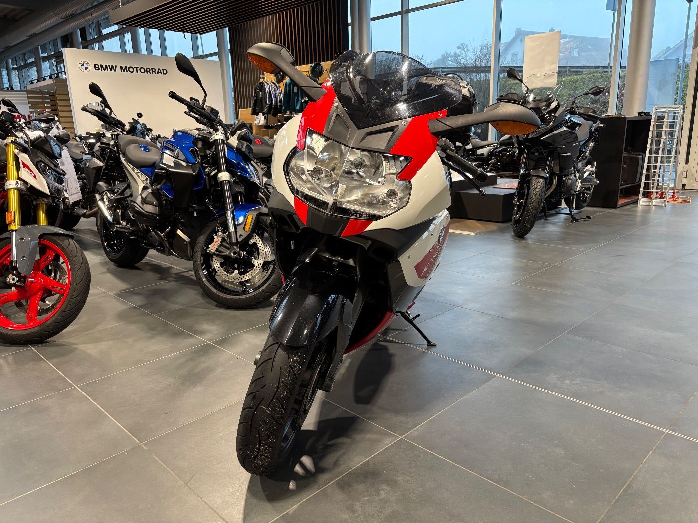 Fahrzeugabbildung BMW K 1300 S Sondermodell 30 Jahre Akrapovic