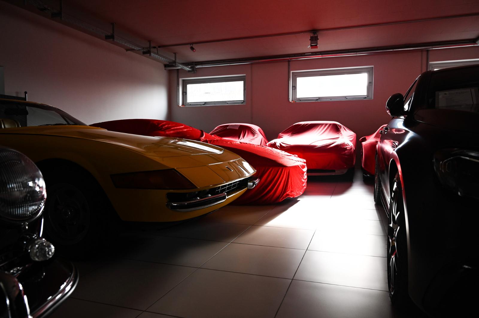 showroom-image-top