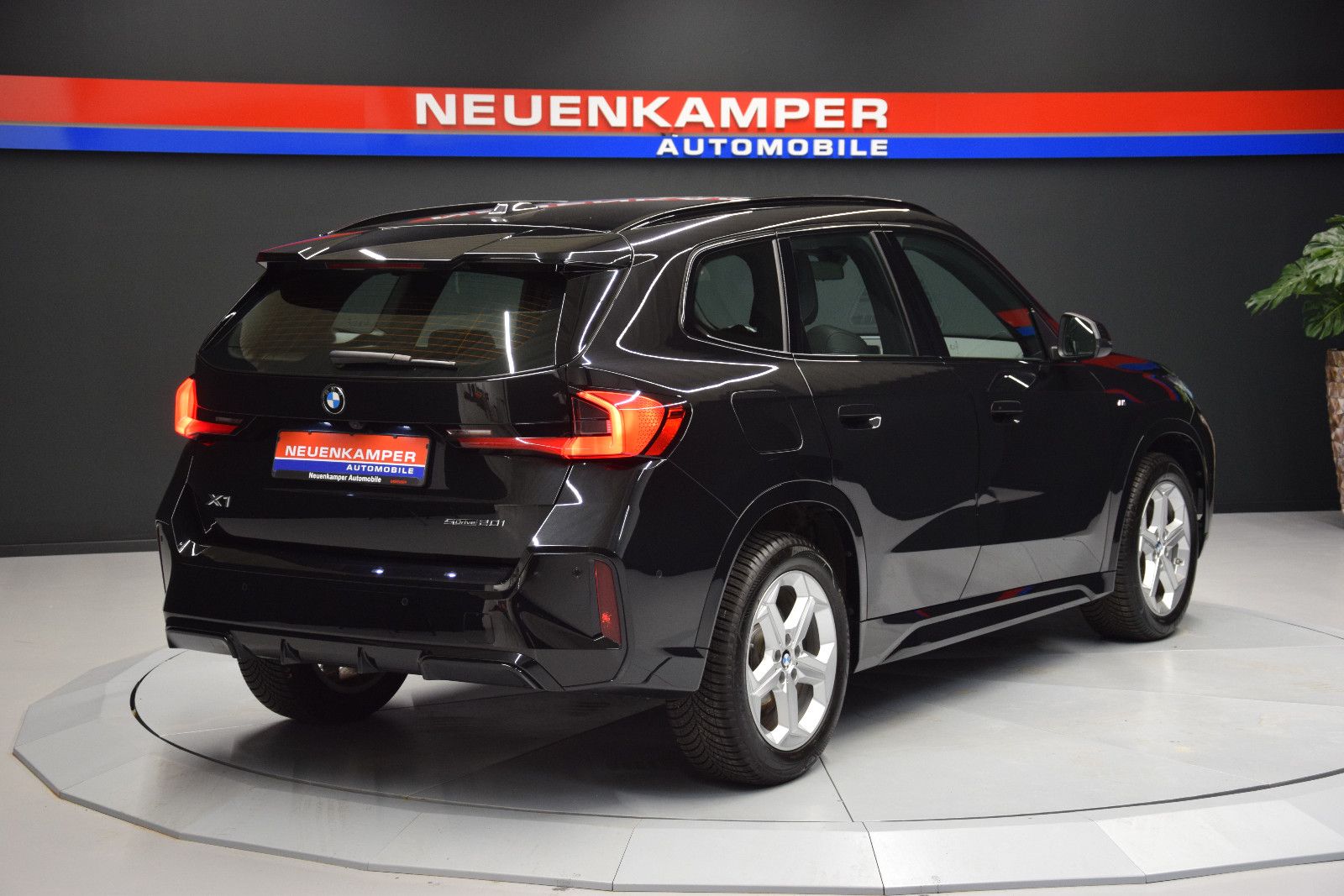 Fahrzeugabbildung BMW X1 sDrive 20 i Steptr. M Sport ACC Memory Leder