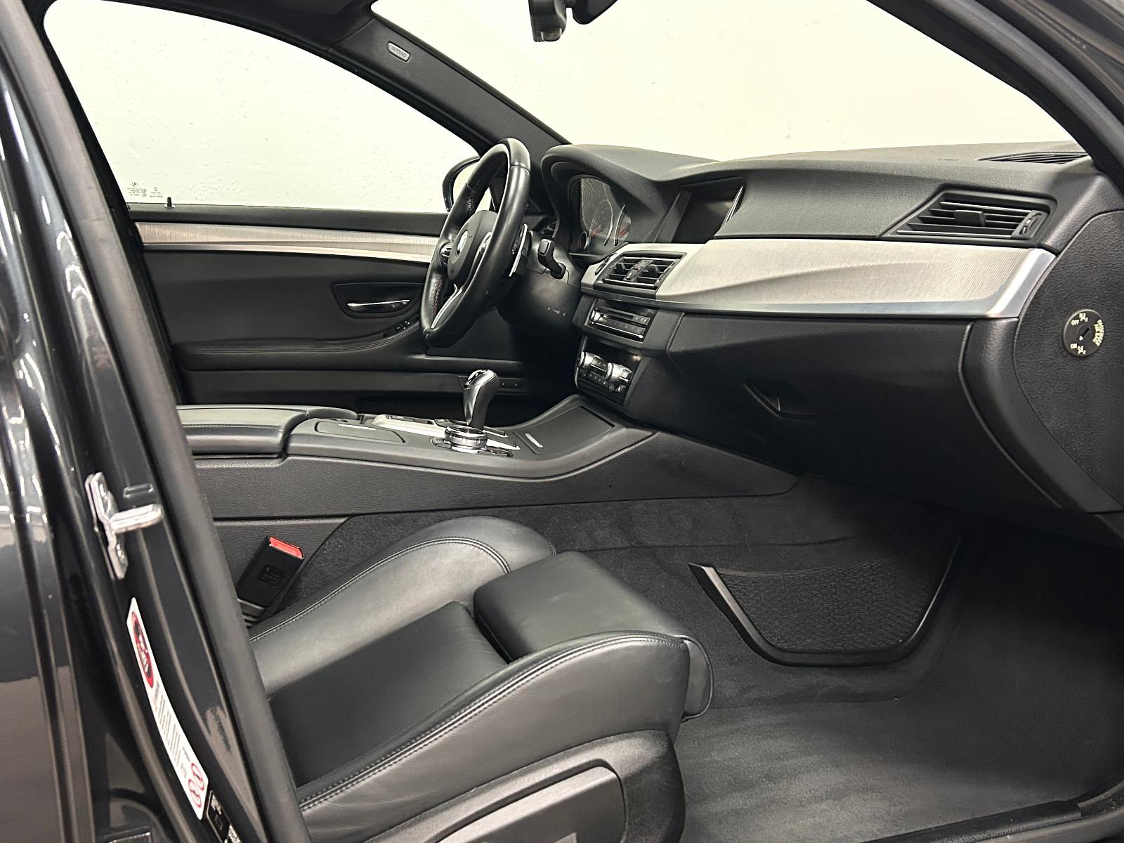BMW M5 COMPETITION V8 4.4 575ch - PACK COMPETITION - HARMAN KARDON - HUD - CUIR MÉRINOS - SIÈGES CHAUFFANTS