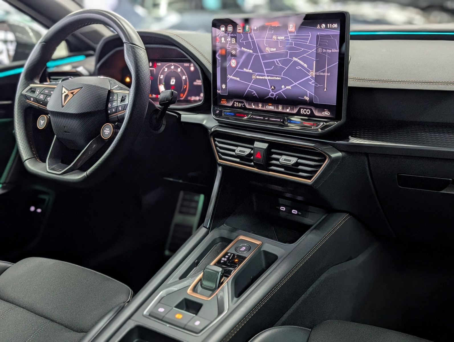 Fahrzeugabbildung CUPRA Leon 1.5 e-Hybrid PLUG-IN LED INTELIG-DRIVE EDGE