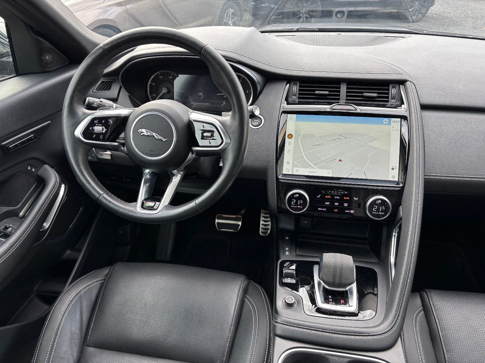 Fahrzeugabbildung Jaguar E-PACE R-Dynamic/AWD/PANORAMA/KAMERA/MERIDIAN