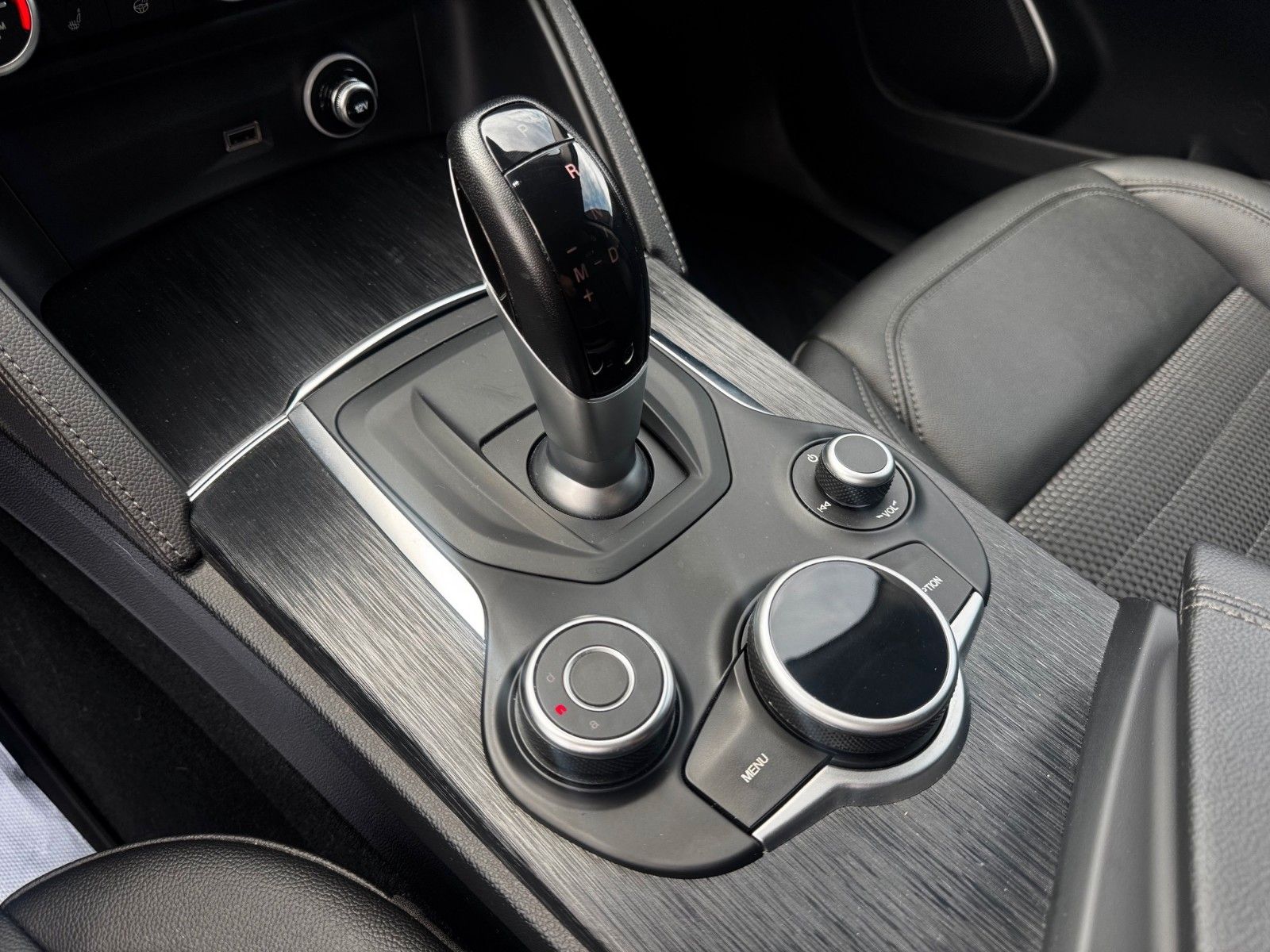 Fahrzeugabbildung Alfa Romeo Stelvio 2.2 Diesel 210PS NAVI KAMERA MEMORY