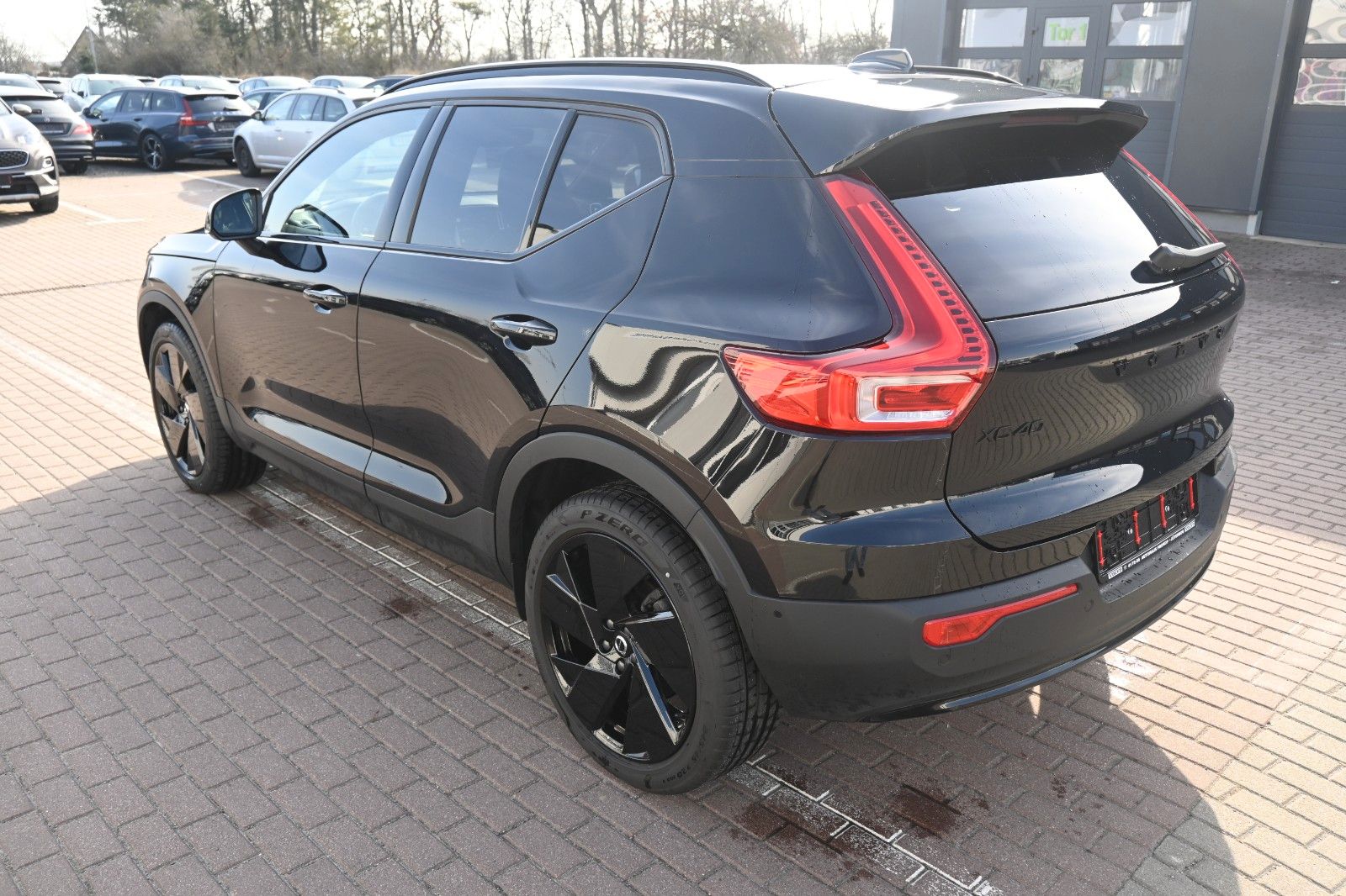 Fahrzeugabbildung Volvo XC40 B3 Plus Black Edition *360°*ACC*NAV*LED*PAN