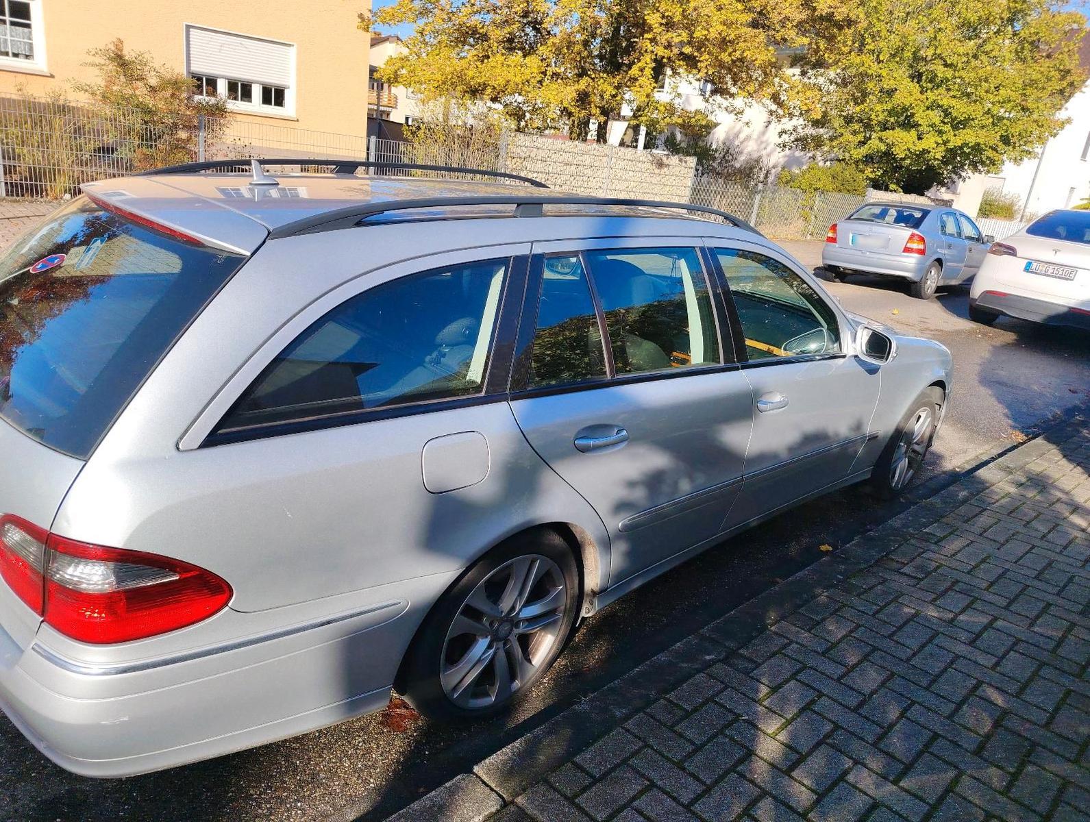Mercedes-Benz E280 2007 — rear view