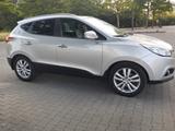 Hyundai ix35 2.0 CRDi 135 kW Premium 4WD Automatik - Hyundai ix35: Allradantrieb, 2.0