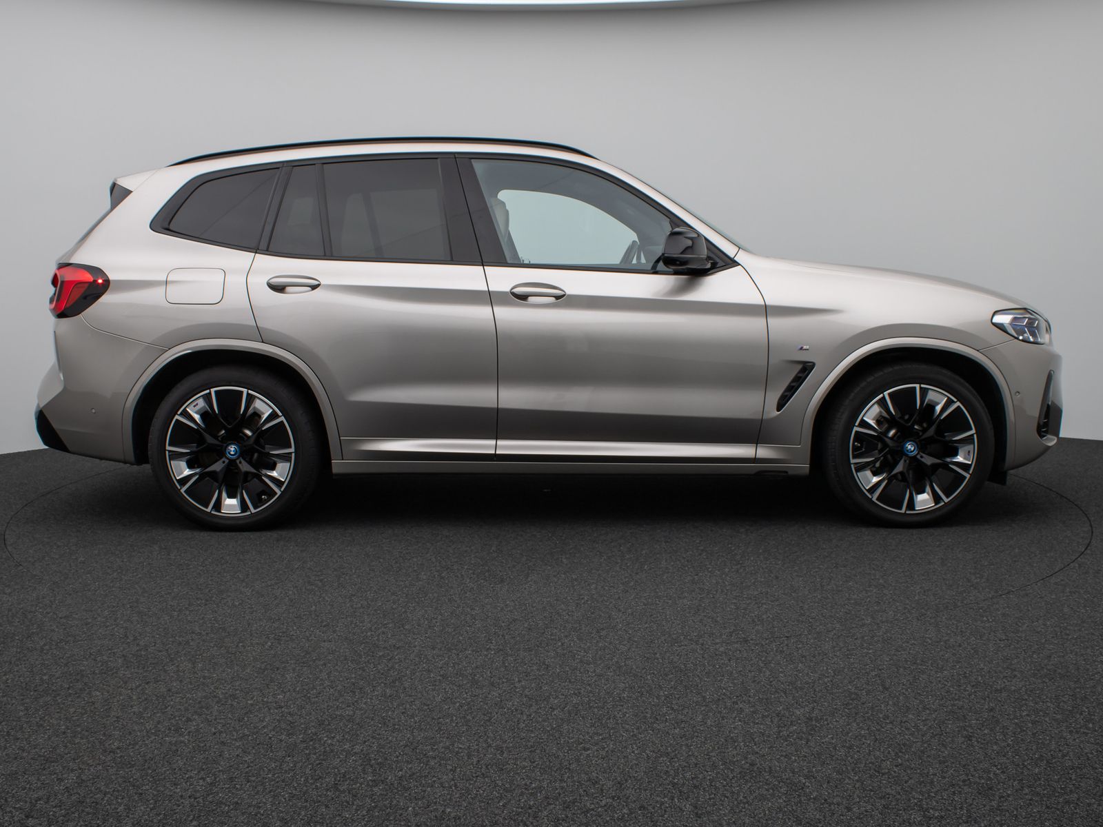 Fahrzeugabbildung BMW iX3 Impressive M Sport Panorama Laser HUD H/K