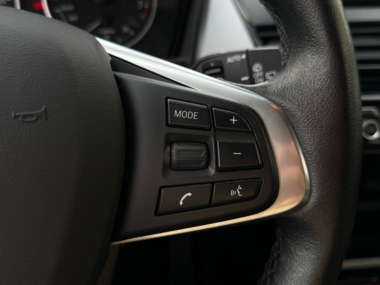 Fahrzeugabbildung BMW 218 Active Tourer Advantage GRA LED PDC SHZ