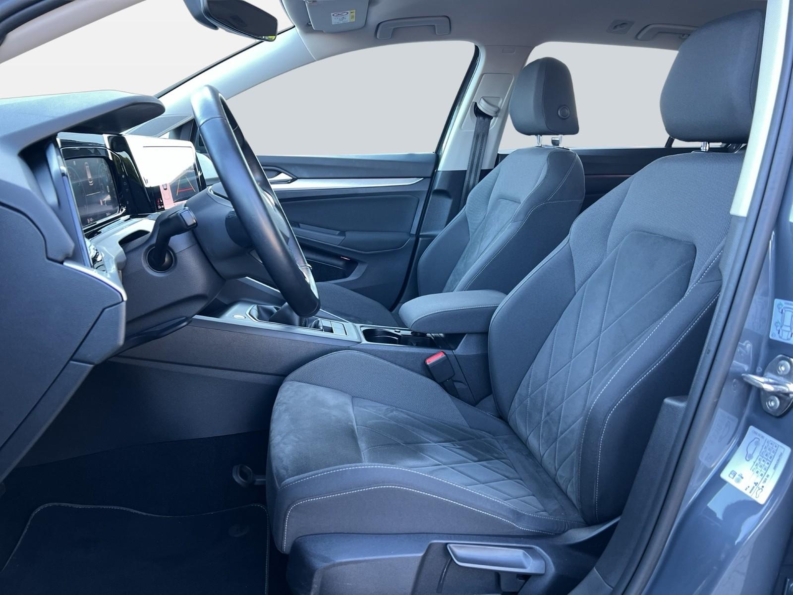 Volkswagen Golf VIII Variant 1.5 TSI Life MATRIX RFK NAVI
