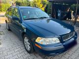 Volvo V40, TÜV neu, Ledersitze - gebrauchte Volvo V40 aus dem Jahr 2003
