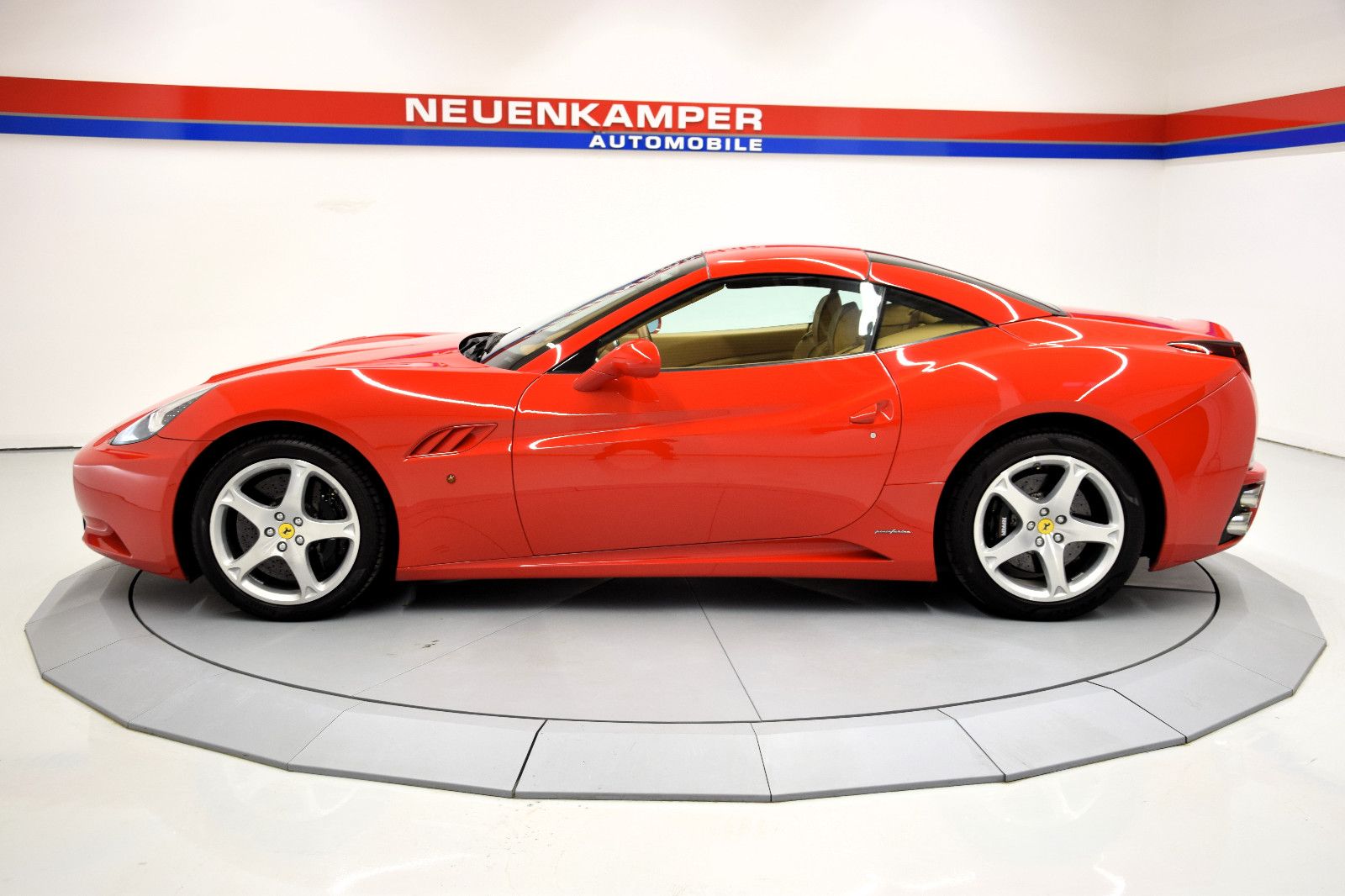 Fahrzeugabbildung Ferrari California 4.3 V8 Leder beige Navi Xenon PDC 2.H