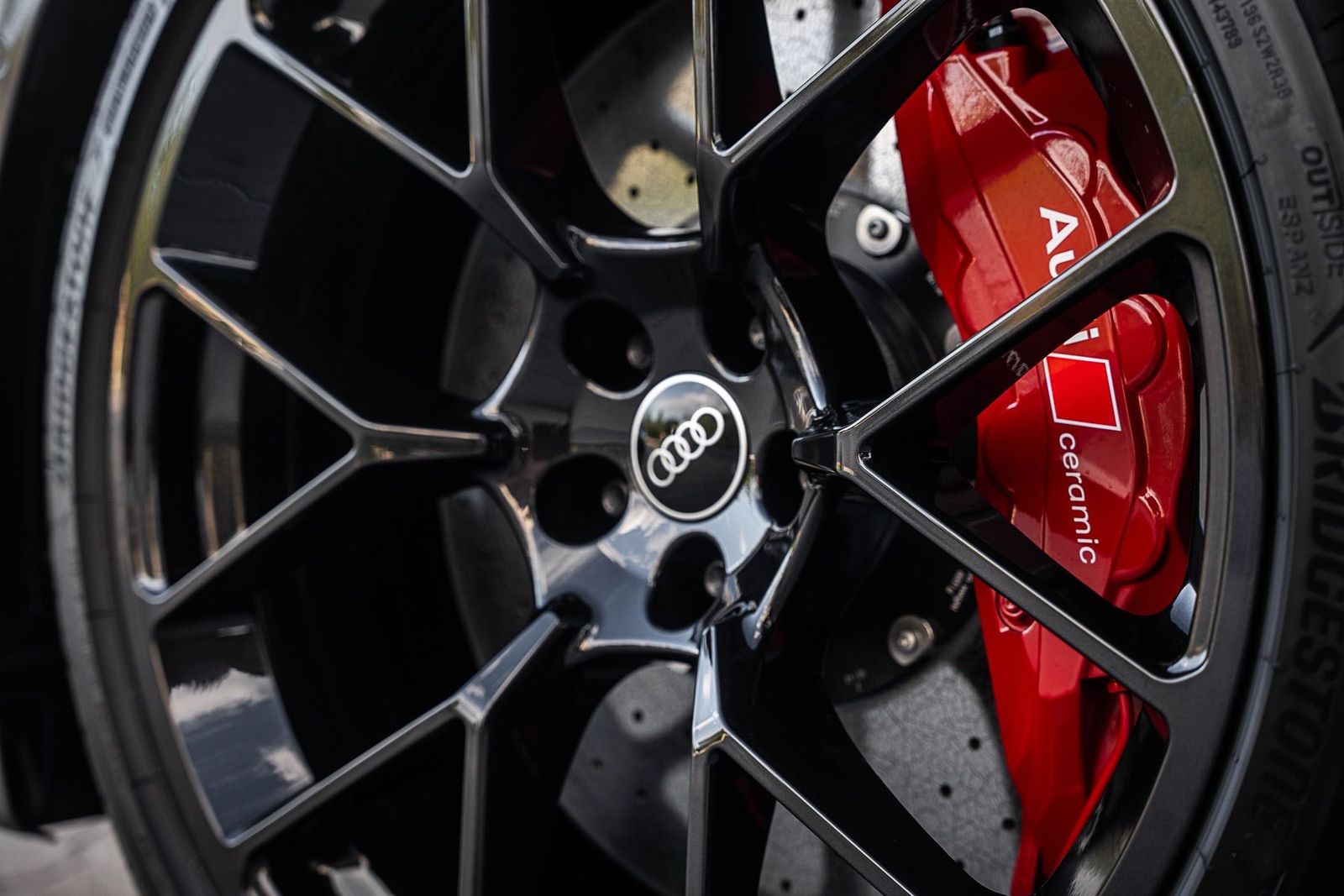 Fahrzeugabbildung Audi RS5 Avant KERAMIK|B&O|TECHPRO|HUD|SPORTPAKET|285